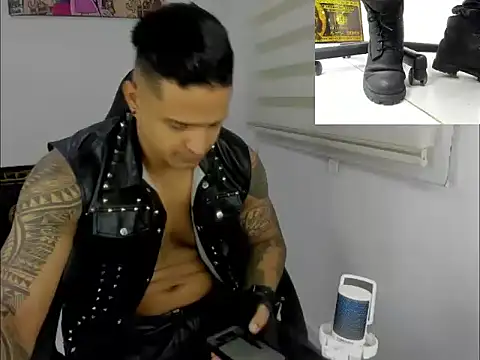 Snapshot of master_leather chatting on March 9, 2026, 11:41 pm master leather online show from March 9, 2026, 11:41 pm