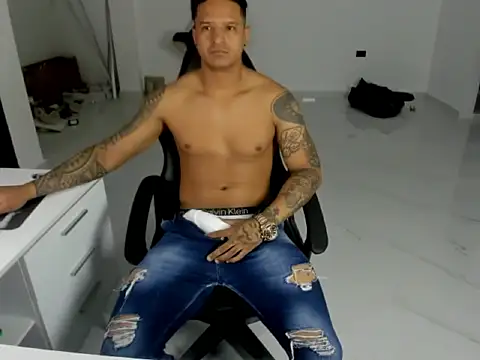 Snapshot of master_leather chatting on April 7, 2026, 2:24 am master leather online show from April 7, 2026, 2:24 am