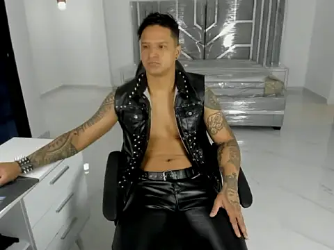 Snapshot of master_leather chatting on April 10, 2026, 4:08 am master leather online show from April 10, 2026, 4:08 am