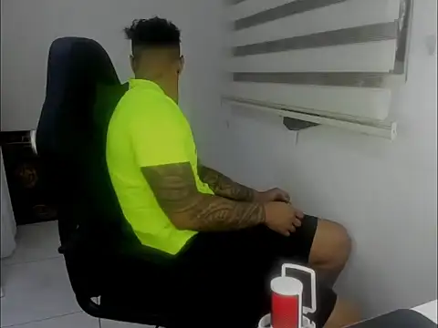 Snapshot of master_leather chatting on March 25, 2026, 1:32 pm master leather online show from March 25, 2026, 1:32 pm