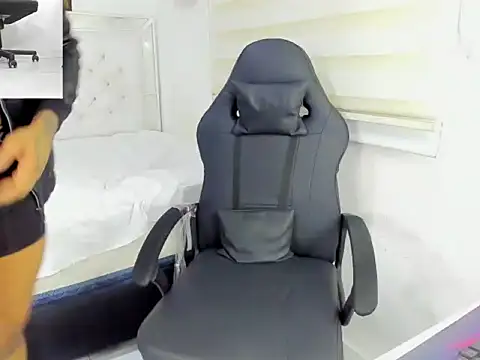 master leather online show from December 3, 2025, 6:51 pm