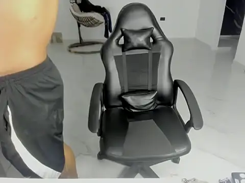 Snapshot of master_leather chatting on April 5, 2026, 6:31 am master leather online show from April 5, 2026, 6:31 am