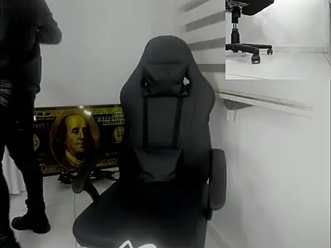 Snapshot of master_leather chatting on March 26, 2026, 1:37 am master leather online show from March 26, 2026, 1:37 am