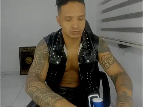 Snapshot of master_leather chatting on March 23, 2026, 2:50 pm master leather online show from March 23, 2026, 2:50 pm