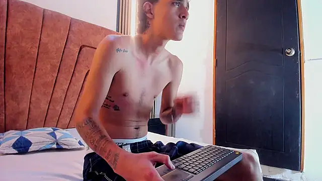 Xanderr owen2 online show from December 19, 2025, 3:43 am