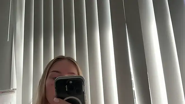 Snapshot of GigiLinks chatting on November 11, 2025, 11:20 pm GigiLinks online show from November 11, 2025, 11:20 pm