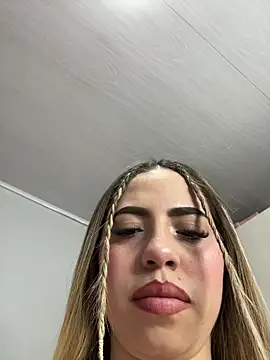 cupcakee  online show from November 16, 2025, 7:51 pm