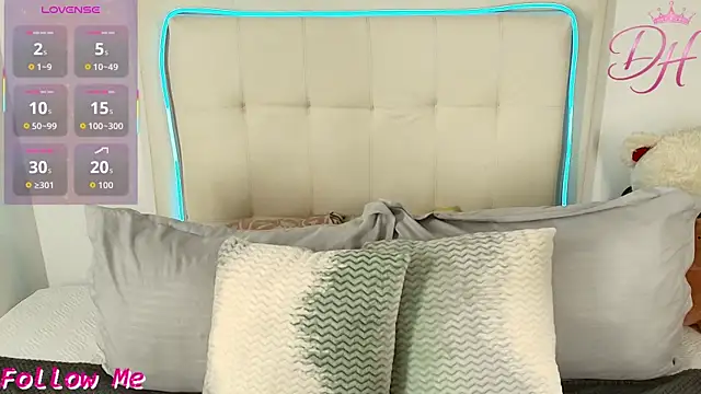 Snapshot of Daphne_Hills chatting on April 24, 2026, 6:10 pm Daphne Hills online show from April 24, 2026, 6:10 pm