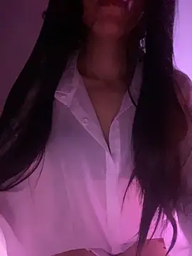 Snapshot of Bella_wett chatting on November 17, 2025, 3:43 am Bella wett online show from November 17, 2025, 3:43 am