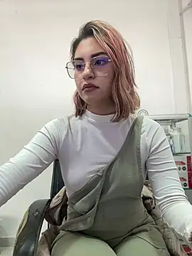 Snapshot of nani_rosse_of chatting on May 9, 2026, 3:37 pm nani rosse of online show from May 9, 2026, 3:37 pm