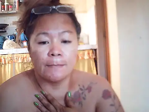 loriepinay46 online show from May 9, 2026, 10:13 pm