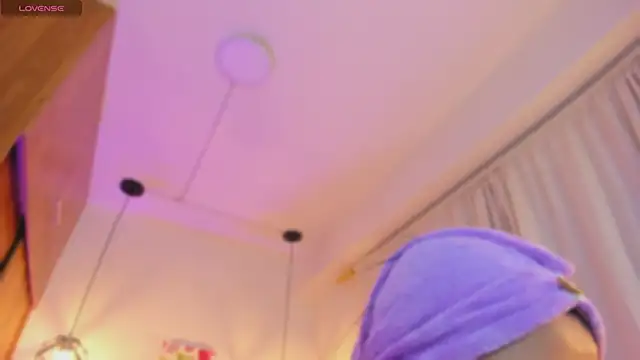 Snapshot of Cassiesteveens chatting on November 14, 2025, 11:30 pm Cassiesteveens online show from November 14, 2025, 11:30 pm