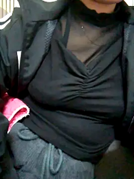 Niss8386 online show from December 18, 2025, 12:42 pm