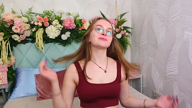 MadisonSmitt online show from December 16, 2025, 5:11 am