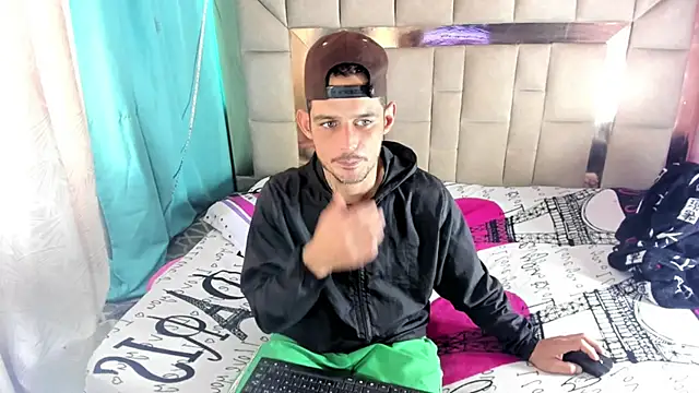 Snapshot of Sexybigjefffx chatting on December 15, 2025, 6:36 pm Sexybigjefffx online show from December 15, 2025, 6:36 pm