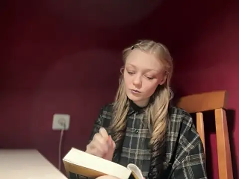 Snapshot of moonlight_fiend chatting on January 5, 2026, 5:27 pm moonlight fiend online show from January 5, 2026, 5:27 pm