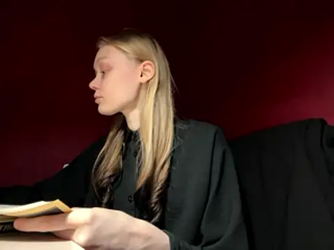 Snapshot of moonlight_fiend chatting on January 12, 2026, 5:25 am moonlight fiend online show from January 12, 2026, 5:25 am