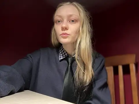 Snapshot of moonlight_fiend chatting on December 21, 2025, 8:20 pm moonlight fiend online show from December 21, 2025, 8:20 pm