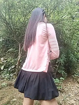 Snapshot of gugu0022 chatting on April 1, 2026, 12:57 am gugu0022 online show from April 1, 2026, 12:57 am