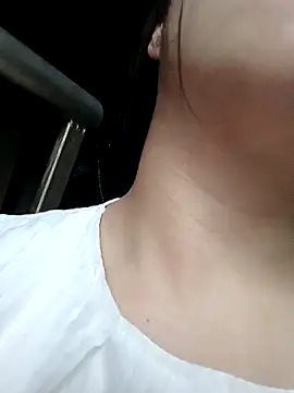 Snapshot of Micky_baby chatting on April 3, 2026, 11:33 pm Micky baby online show from April 3, 2026, 11:33 pm