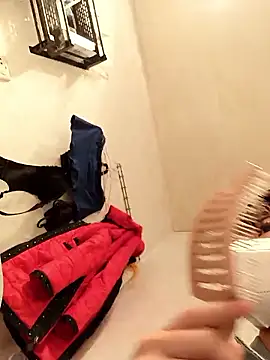 MiuMiu 6678 online show from November 13, 2025, 4:27 am