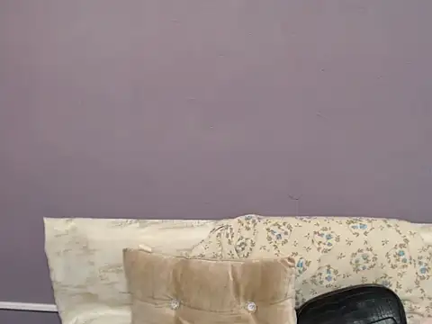 divina kira online show from November 19, 2025, 8:03 am