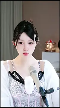 UUsweet online show from April 18, 2026, 5:32 am