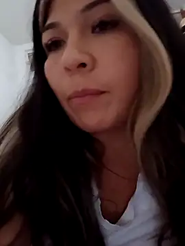 LatinaCalienteMilf online show from November 12, 2025, 3:38 pm