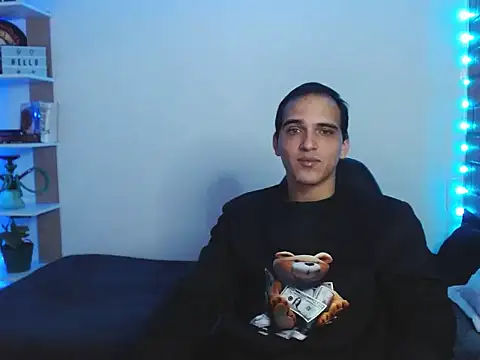 Maax30233 online show from November 13, 2025, 5:17 pm