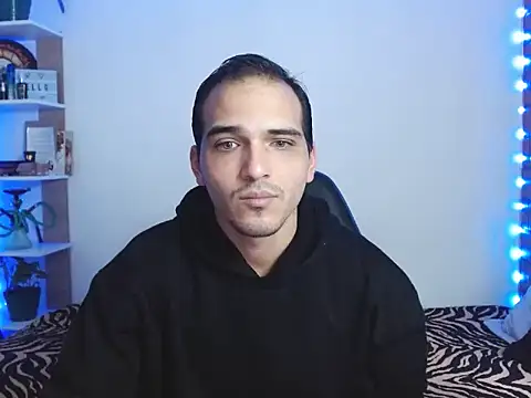 Maax30233 online show from November 19, 2025, 2:06 pm