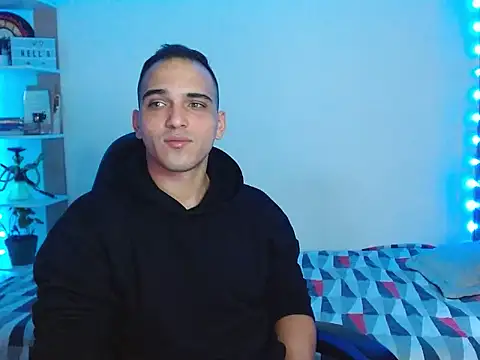 Maax30233 online show from November 27, 2025, 5:46 pm