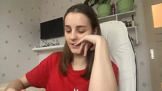 SweetieKatie online show from December 17, 2025, 10:31 am