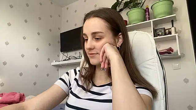 SweetieKatie online show from December 15, 2025, 10:10 am