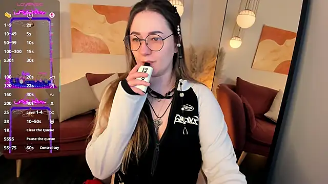 EmmaBloomm online show from December 14, 2025, 9:09 pm