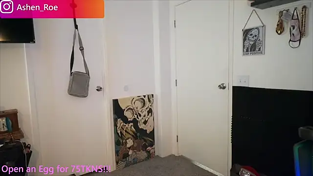 AshenRoe online show from April 8, 2026, 11:50 pm