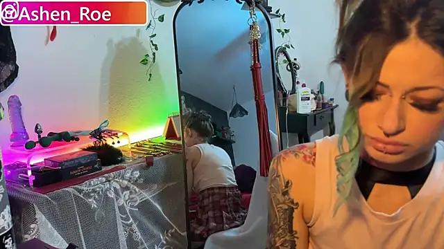 Snapshot of AshenRoe chatting on April 21, 2026, 2:51 am AshenRoe online show from April 21, 2026, 2:51 am