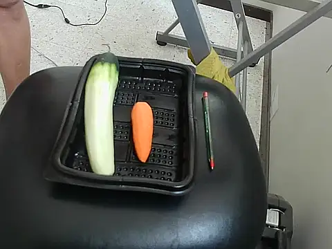 Snapshot of ivana_latina chatting on December 19, 2025, 7:16 pm ivana latina online show from December 19, 2025, 7:16 pm