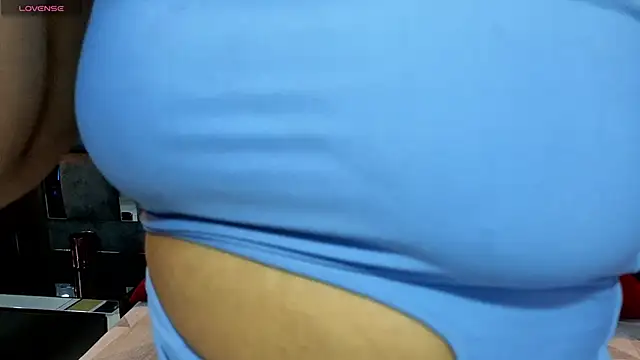 Snapshot of IssaJones_ chatting on November 28, 2025, 7:47 pm IssaJones online show from November 28, 2025, 7:47 pm