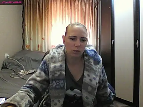 JenniDeep online show from May 19, 2026, 5:47 am