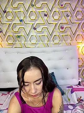 MelanyyJhonson15 online show from May 14, 2026, 2:30 am