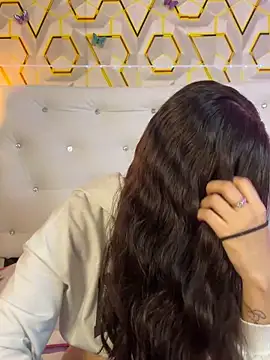 MelanyyJhonson15 online show from May 13, 2026, 3:57 am