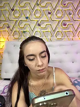 MelanyyJhonson15 online show from May 20, 2026, 4:09 am