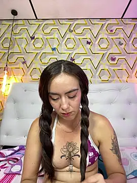 MelanyyJhonson15 online show from June 11, 2026, 2:53 am