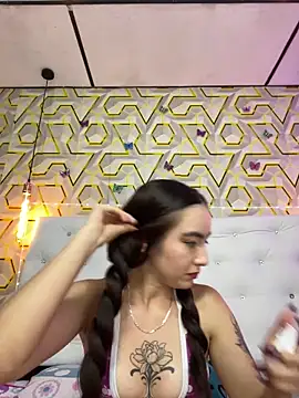 MelanyyJhonson15 online show from June 11, 2026, 12:32 am