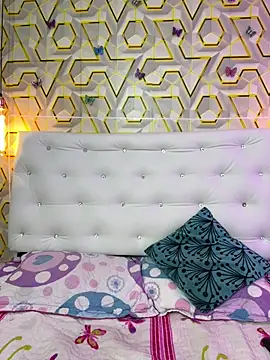 MelanyyJhonson15 online show from May 11, 2026, 3:08 am