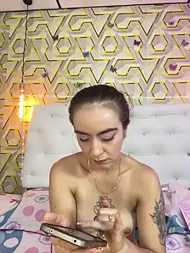 MelanyyJhonson15 online show from May 28, 2026, 8:15 pm