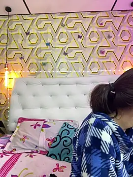 MelanyyJhonson15 online show from May 28, 2026, 2:41 am