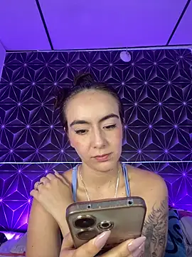 MelanyyJhonson15 online show from June 22, 2026, 9:23 pm