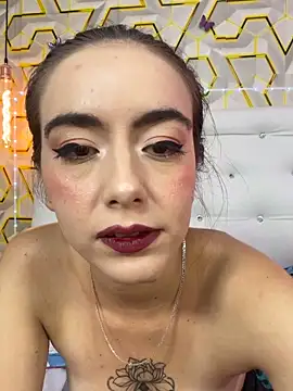 MelanyyJhonson15 online show from May 18, 2026, 4:07 am