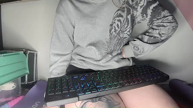 secretcouple 00 online show from January 13, 2026, 9:08 pm